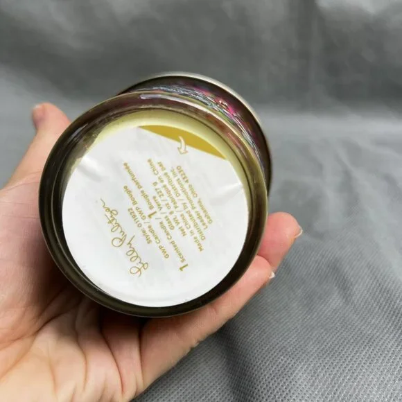 Lilly Pulitzer 8 oz Candle GWP Bougie 8 oz Never Been Burned Style 011922 - Picture 4 of 5